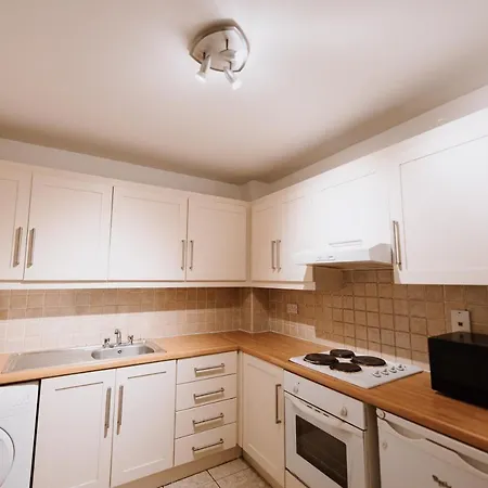 Goldenglow 15 Min Airport