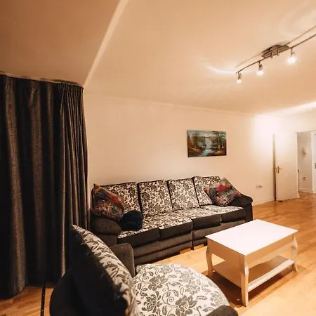 Goldenglow 15 Min Airport Apartment Dublin