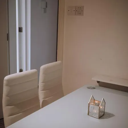 Apartment Goldenglow 15 Min Airport *