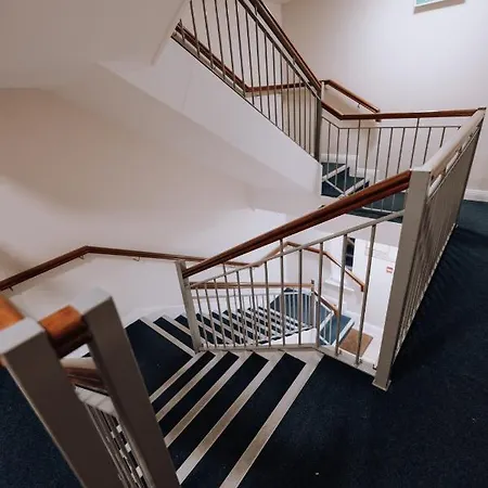 Apartment Goldenglow 15 Min Airport