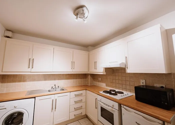 Goldenglow 15 Min Airport