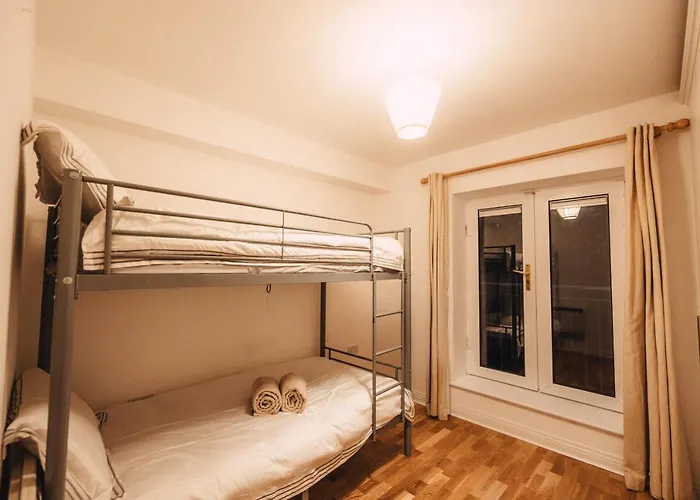 Апартаменты Goldenglow 15 Min Airport