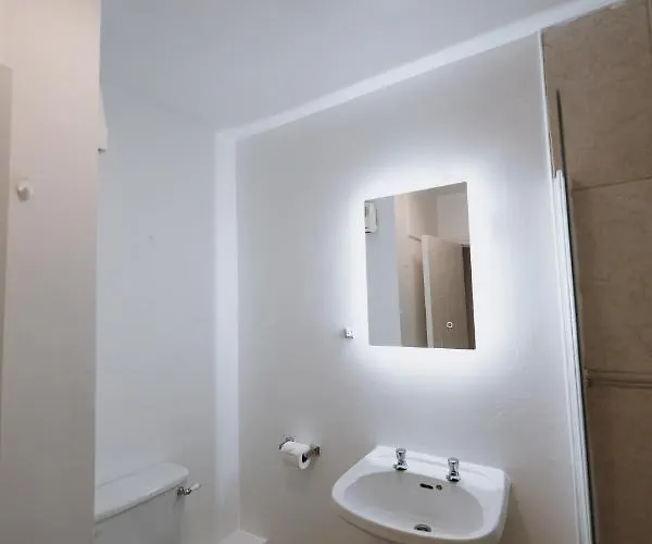 Goldenglow 15 Min Airport