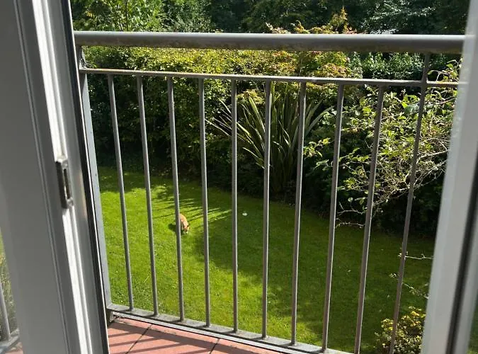 Апартаменты Goldenglow 15 Min Airport