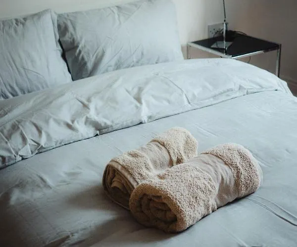 Goldenglow 15 Min Airport Дублин